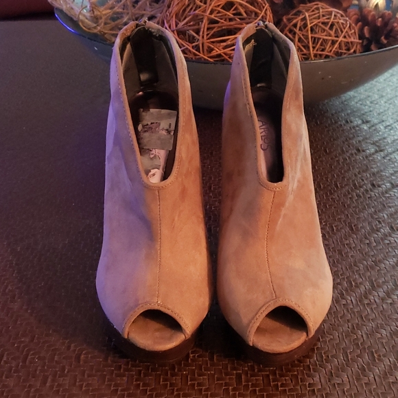 Carlos Santana Shoes - Carlos By Carlos Santana Women Booties Size 7.5